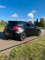 BMW 1-Serie 2.0 118I 5DR 2007 Zwart, Auto's, BMW, 1-Serie, 65 €/maand, Achterwielaandrijving, 1995 cc