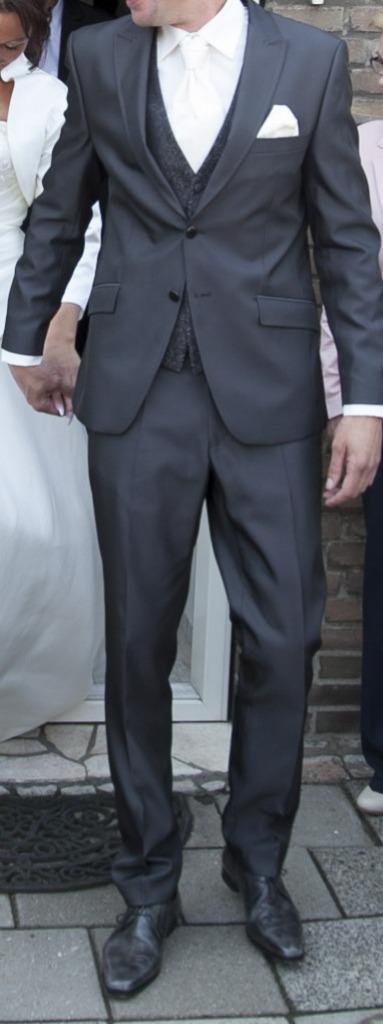 Zeer mooie trouwpak!!, Kleding | Heren, Trouwkleding en Trouwaccessoires, Zo goed als nieuw, Trouwpak, Grijs, Ophalen
