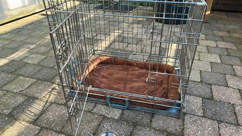 Stevige hondenbench met twee openingen 62x44x53, Dieren en Toebehoren, Hondenbenches, Gebruikt, Ophalen