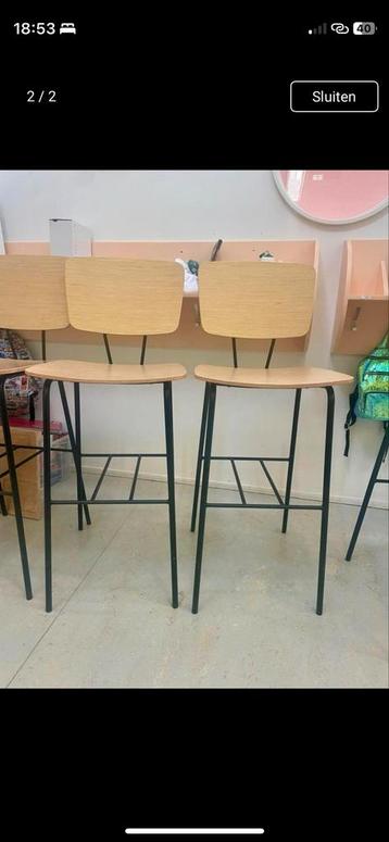 Fijne hoge krukken (8 stuks) beschikbaar voor biedingen