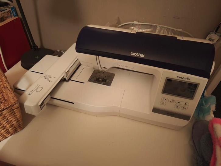Brother Innov-is NV800E Borduurmachine, Hobby en Vrije tijd, Naaimachines en Toebehoren, Zo goed als nieuw, Brother, Ophalen