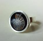 Jaren '60 / '70 zilveren ring: ammoniet fossiel, Ophalen of Verzenden, Zilver, Ring