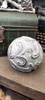 Brocante stenen betonnen bal bewerkt MOET WEG, Gebruikt, ., Ophalen of Verzenden, .
