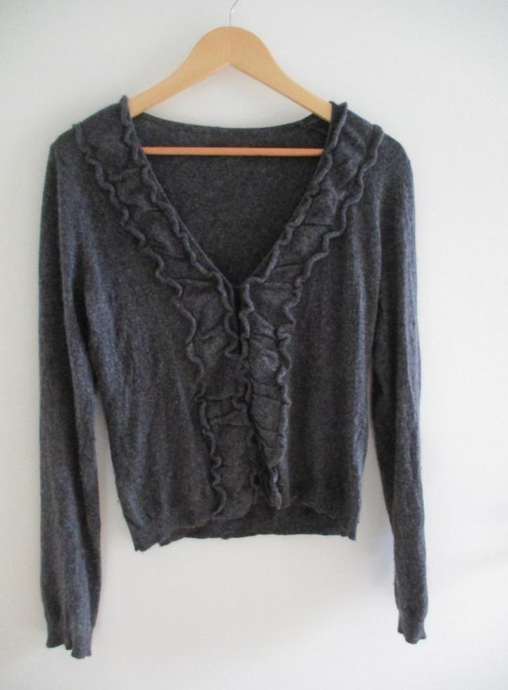 Zachte, wollen trui met ruches, maat M, Kleding | Dames, Truien en Vesten, Zo goed als nieuw, Maat 38/40 (M), Grijs, Verzenden