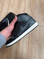 Jordan 1 Retro Mid - Maat 41, Ophalen of Verzenden, Zo goed als nieuw, Zwart, Sneakers of Gympen