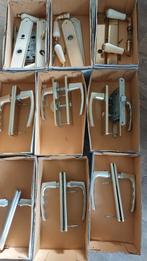 Partij aluminium deurkukken en langschilden, Ophalen of Verzenden, Gebruikt, Overige materialen, Klink of Kruk