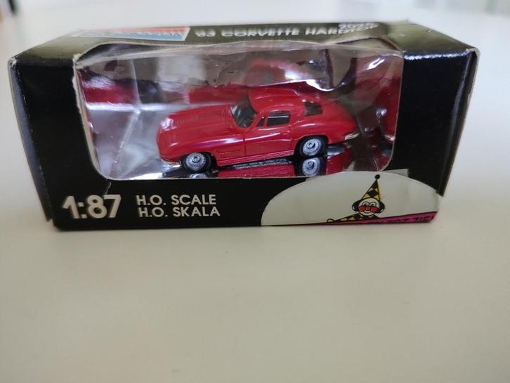 2 X Monogram schaalmodellen Chevrolet Corvette., Hobby en Vrije tijd, Modelauto's | 1:87, Zo goed als nieuw, Auto, Overige merken