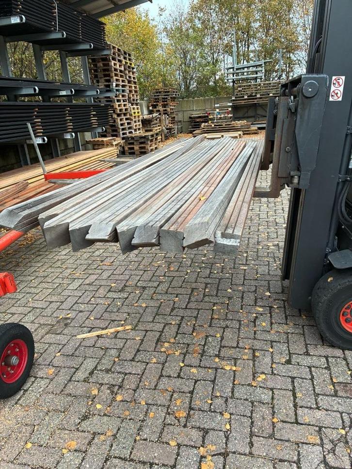 Hardhouten paal 8.5x8.5x300 cm met V-groef / B-keus, Tuin en Terras, Palen, Balken en Planken, Gebruikt, Palen, 250 cm of meer