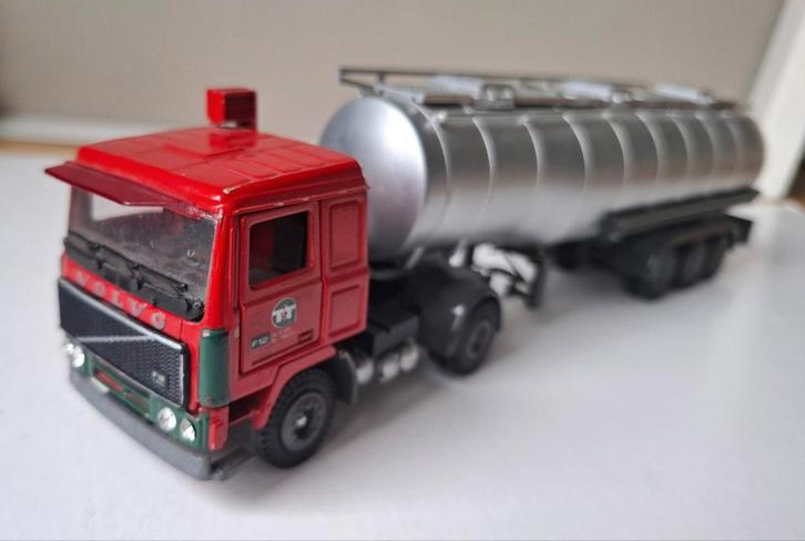 Tekno Volvo F12 Turbo 4x2 met tankoplegger Gentenaar, 1/50, Hobby en Vrije tijd, Modelauto's | 1:50, Bus of Vrachtwagen, Tekno