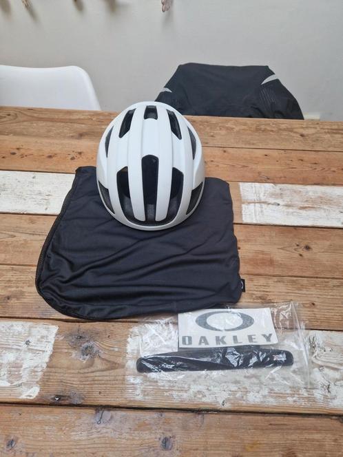 Oakley ARO 3 Fiets/Schaats/Skate helm maat L, Fietsen en Brommers, Fietsaccessoires | Fietshelmen, Zo goed als nieuw, Heer of Dame