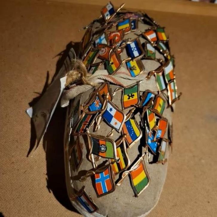 LandenSpeldjes plus speldenkussen., Verzamelen, Retro, Overige typen, Ophalen of Verzenden