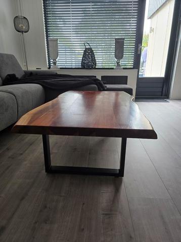 Boonstamtafel Teakhout, zwart stalen onderstel beschikbaar voor biedingen