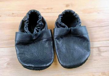 Zwarte leren babyslofjes maat 21 merk eigen werk slofjes beschikbaar voor biedingen