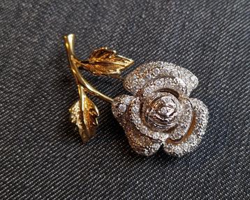 Schitterende vintage verguld zilver bloem broche met strass beschikbaar voor biedingen