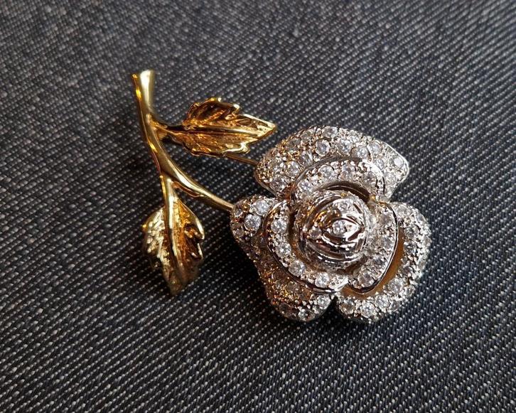 Schitterende vintage verguld zilver bloem broche met strass, Sieraden, Tassen en Uiterlijk, Broches, Gebruikt, Zilver, 4 tot 7 cm