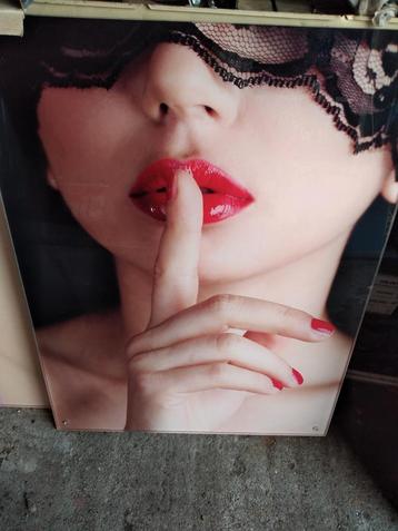 Foto erotische vrouw beschikbaar voor biedingen