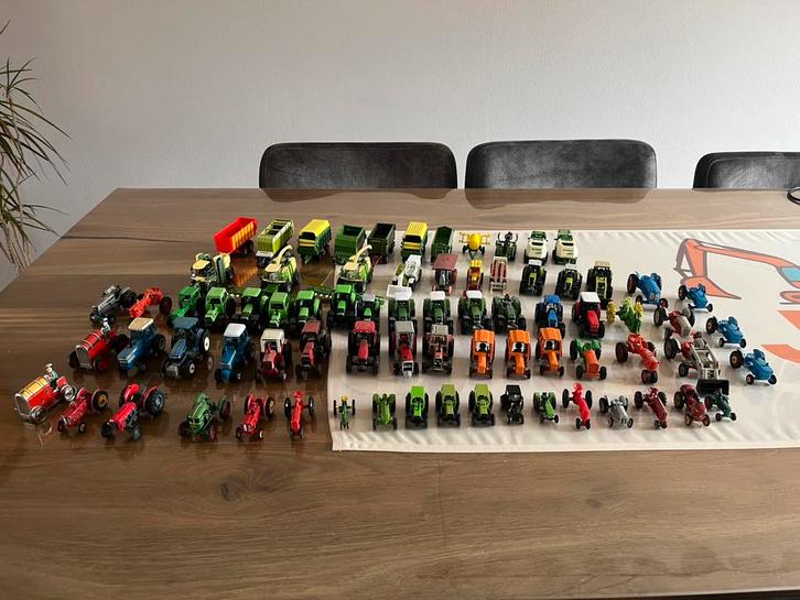 Grote verzameling tractors hakselaar werktuigen Ertl Siku UH, Hobby en Vrije tijd, Modelauto's | Overige schalen, Zo goed als nieuw