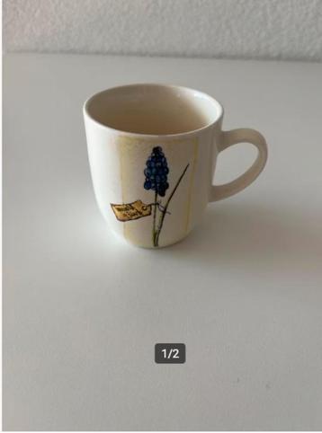TS Koffiebeker met blauw druifje beschikbaar voor biedingen
