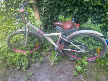 B-Twin meisjesfiets 24 inch beschikbaar voor biedingen