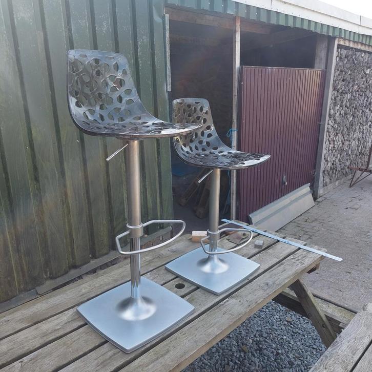 2 Lucidi & Pevere barkrukken, Huis en Inrichting, Barkrukken, Gebruikt, 60 tot 90 cm, Kunststof, Metaal, 2 krukken, In hoogte verstelbaar
