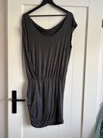 zwart mooi jurkje maat L. oksel - oksel. 50. ma 92 cm, Maat 38/40 (M), Zwart, Ophalen of Verzenden, Zo goed als nieuw