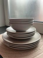 Ikea lichtgrijs servies set FÄRGKLAR, Huis en Inrichting, Keuken | Servies, Ophalen, Porselein, Overige stijlen, Bord(en)