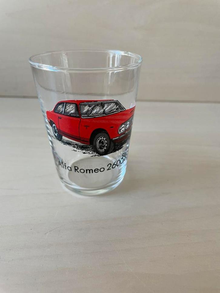 Alfa Romeo 2600 sprint. Kan verstuurd worden, Verzamelen, Automerken, Motoren en Formule 1, Zo goed als nieuw, Auto's, Ophalen
