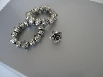 Zilverkleurige dames armband met bijpassende ring beschikbaar voor biedingen
