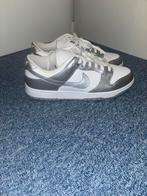 Nieuw! Nike Dunk maat 44.5 (Metallic Silver) nooit gedragen, Overige kleuren, Verzenden, Nieuw, Sneakers of Gympen