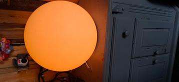 Mooie bol lamp voor buiten.  beschikbaar voor biedingen