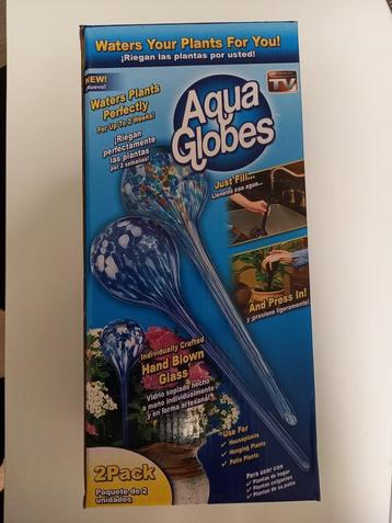 Twee aqua globes beschikbaar voor biedingen