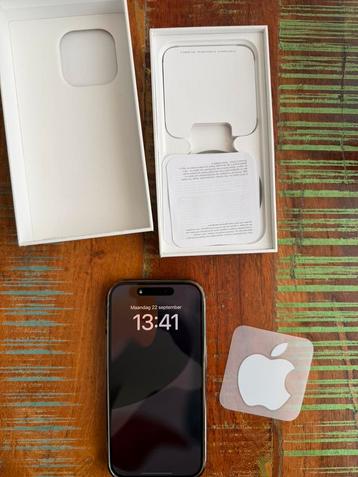 iPhone 15 Pro 256GB Zwart Titanium + Hoesje beschikbaar voor biedingen
