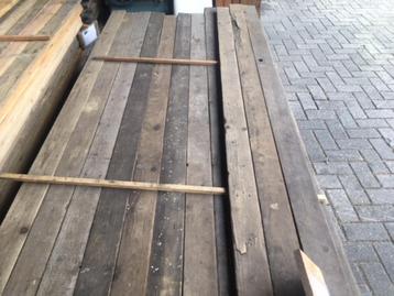 Oude gebruikte planken voor wanden karakteristieke vloer of  beschikbaar voor biedingen