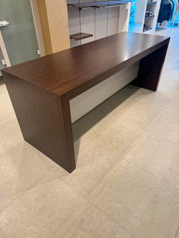 3x Presentatie tafels met hang en leg gedeelte. beschikbaar voor biedingen