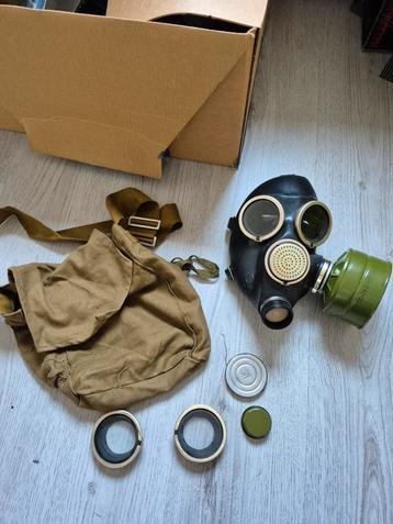 Vintage Gasmasker met Tas beschikbaar voor biedingen
