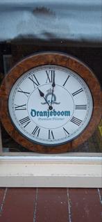 Oranjeboom klok, Ophalen, Wandklok