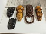 Houtsnijwerk Afrikaanse gezichten 5 stuks maskers van hout, Antiek en Kunst, Ophalen of Verzenden