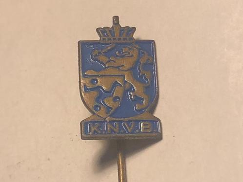 Metalen KNVB KON. NED.VOETBALBOND Speld (Blauw/Messingkleur), Verzamelen, Speldjes, Pins en Buttons, Zo goed als nieuw, Speldje of Pin