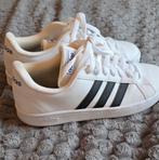 Witte Adidas Sneakers met donkerblauwe strepen maat 40,5, Kleding | Dames, Schoenen, Ophalen of Verzenden, Zo goed als nieuw, Wit