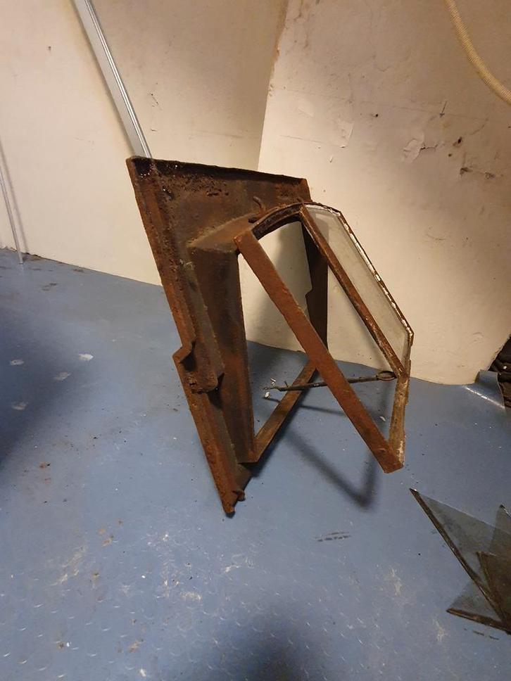 Gietijzeren dakraam - 43x50cm - Één ruitje mist, Doe-het-zelf en Verbouw, Glas en Ramen, Gebruikt, Dakraam, Minder dan 80 cm, Minder dan 80 cm