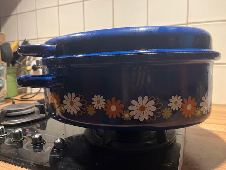 Vintage blauwe emaille pan met bloemmotief, Huis en Inrichting, Keuken | Potten en Pannen, Gebruikt, Kookpan of Snelkookpan, Overige materialen