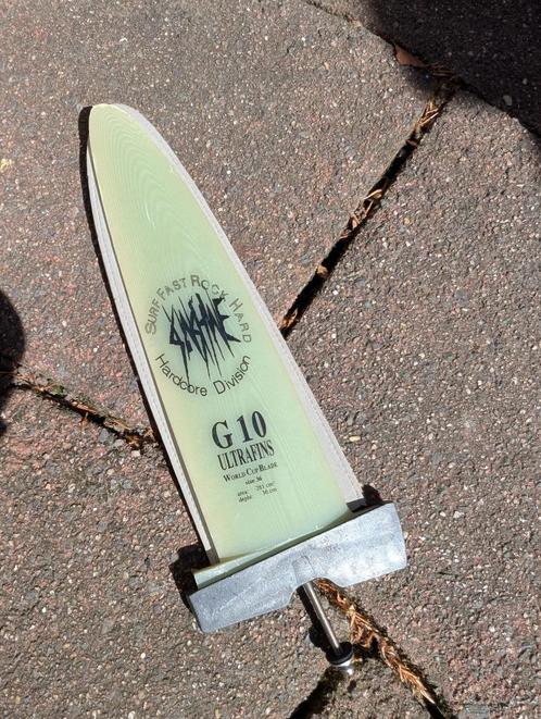 2 windsurf vinnen – G10 Ultrafins 36 cm & Concrete Wave fin, Watersport en Boten, Windsurfen, Gebruikt, Overige typen, Met vin(nen)
