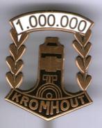 Kromhout wit email op koper vrachtwagen speldje ( D_016 ), Verzamelen, Speldjes, Pins en Buttons, Verzenden, Zo goed als nieuw