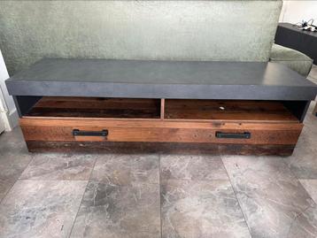 Woonkamer set: tv meubel, wandplan, bergkast en salontafel