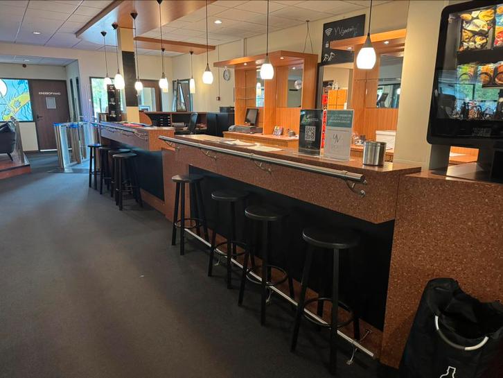 Diversen voor bar/kantine (krukken, kassa, lampen, hek), Huis en Inrichting, Barren, Gebruikt, Inclusief barstoelen, Ophalen