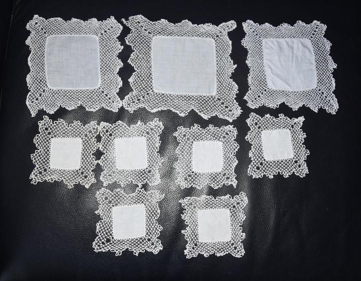 Set van 9 antieke kanten kleedjes doopkleedjes onderleggers, Antiek en Kunst, Antiek | Kleden en Textiel, Ophalen of Verzenden