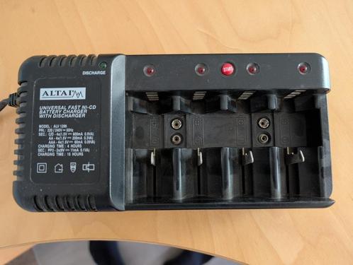 Batterijoplader en ontlader ineen Type ALTAI, Audio, Tv en Foto, Opladers, Gebruikt, Ophalen of Verzenden