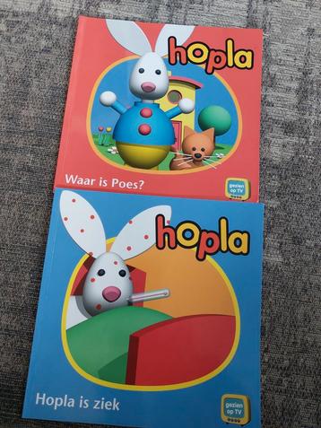 Hopla Boekjes: Waar is Poes? & Hopla is ziek beschikbaar voor biedingen