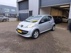 Peugeot 107 1.0 12V 3DR 2006 Grijs, Auto's, Voorwielaandrijving, Stof, Zwart, 765 kg