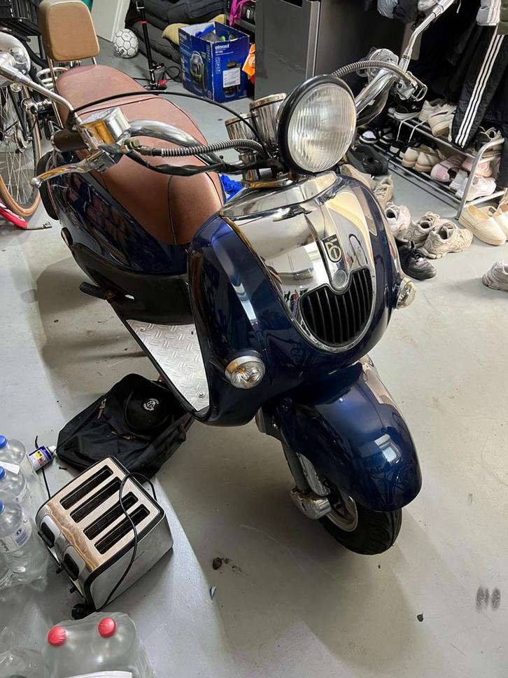 Mio scooter (opknapper), Fietsen en Brommers, Snorfietsen en Snorscooters, Gebruikt, Overige merken, Benzine, Ophalen